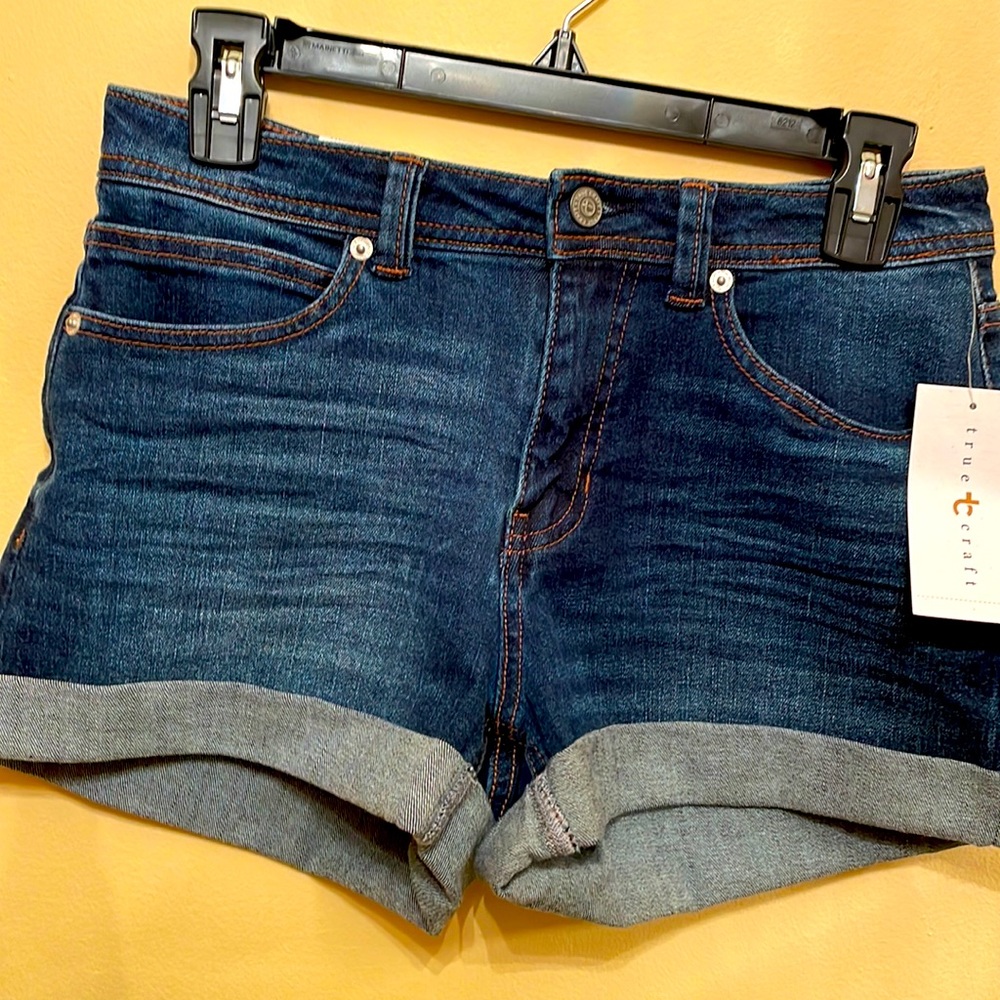 True Craft mid-rise shorty shorts size 4.